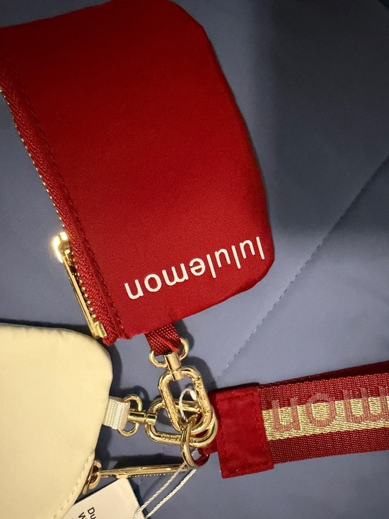 Lululemon Dual Pouch Wristlet – Red/Cream/Gold – NWT - Picture 2 of 4